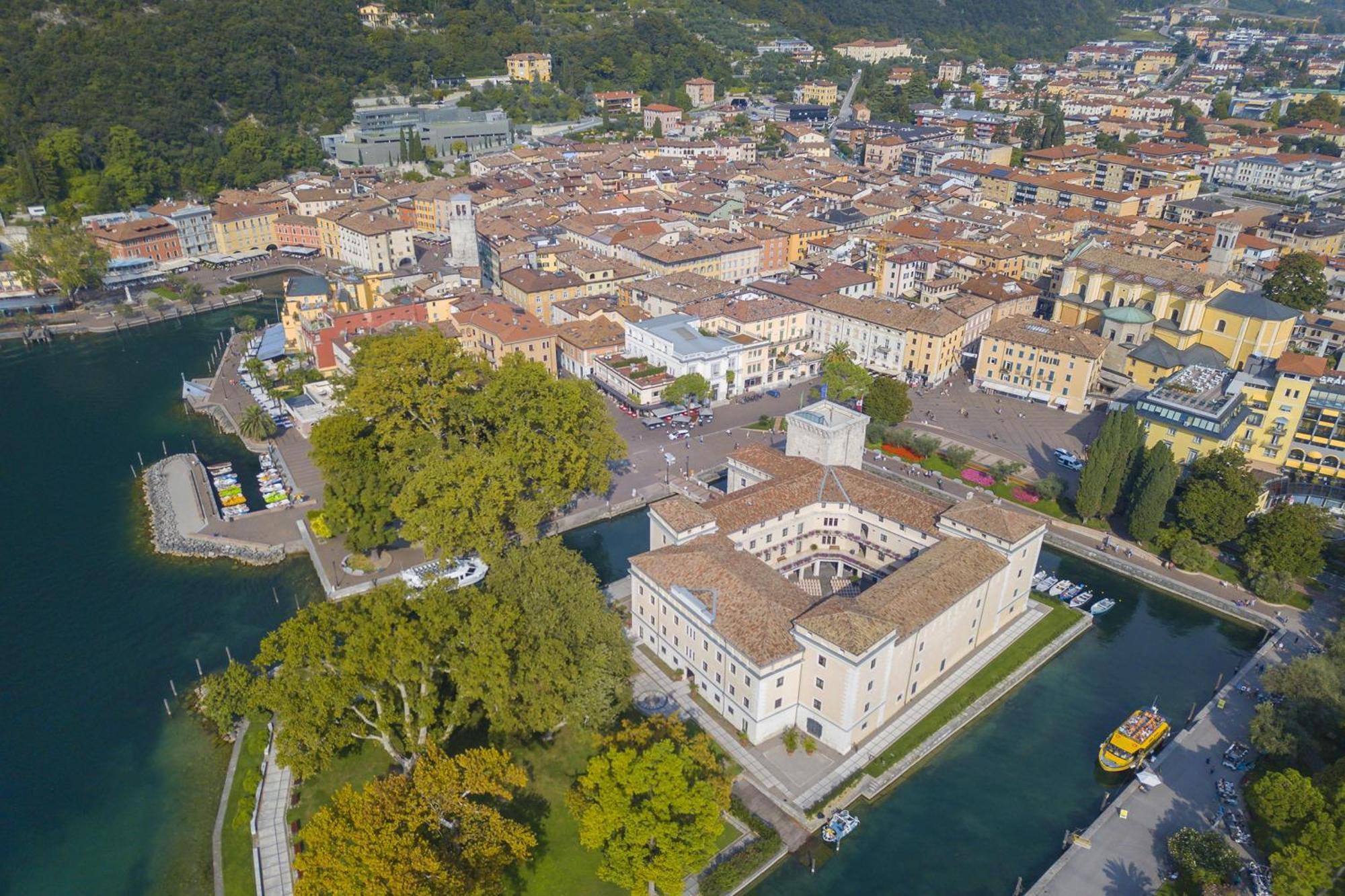 Antares150M From The Lake - Happy Rentals Riva del Garda Extérieur photo
